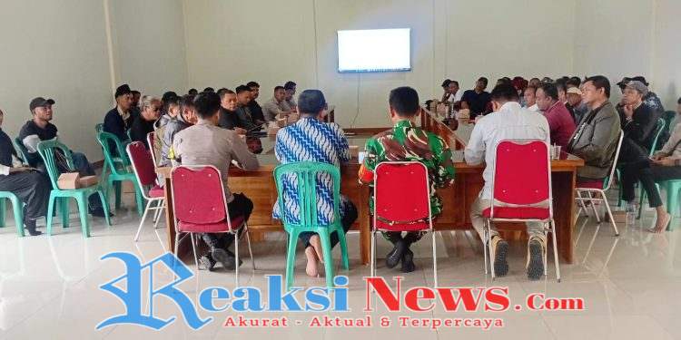 Kapten Inf Agus Rahman Danramil 2203/Warkir Bersama Kapolsek dan Camat Warkir dan Camat Bantargadung Laksanakan Rakor dengan Kades, Ketua KDKMP, Ketua Yayasan, dan Kepala SPPG