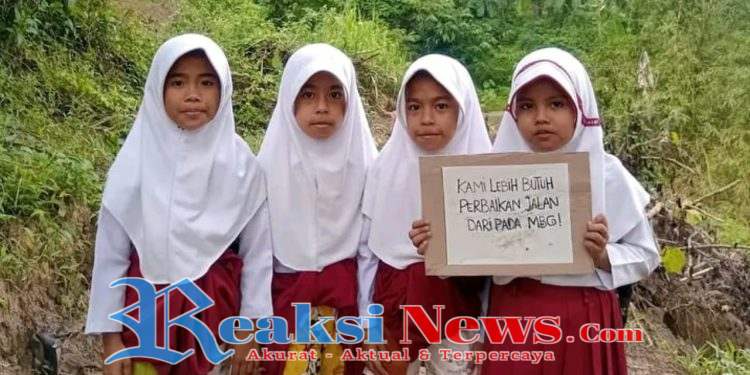 Lebih Butuh Jalan Layak daripada MBG: Jeritan Anak Sekolah dari Warungkiara