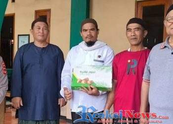 Ramadhan Prima Penuh Berkah. Polsek Baros bagi -bagi Takjil