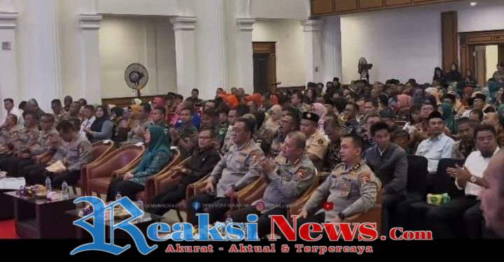 Ketua DPRD Kota Sukabumi beserta Ketua Komisi I, II, dan III menghadiri kegiatan Sosialisasi Pembinaan Hukum