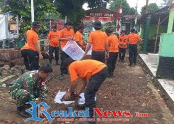 Anggota Koramil 2203/Warungkiara Bersama Relawan Mantab 03 Gelar Aksi Bersih-Bersih Makoramil
