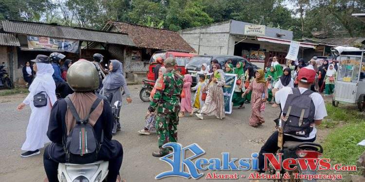 Sertu H. Agus Ramdani Koramil 2203/Warungkiara Laksanakan PAM Pawai Sambut Ramadhan di Warungkiara