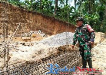 Sertu Ian Babinsa Bojonggaling Koramil 2203/Warungkiara Laksanakan Monitoring Pembangunan Koperasi Desa/Kelurahan Merah Putih (KDKMP)