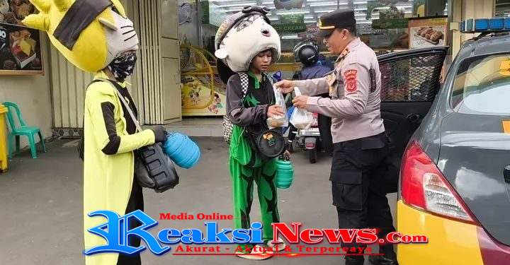 Polsek Baros Hadir: Pelayanan Ramadhan Prima Melalui Aksi Sosial