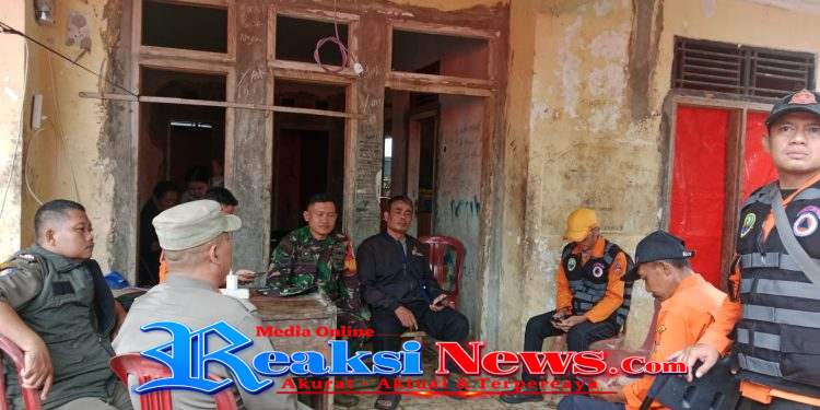 Serka Didik Susanto Koramil 2203/Warungkiara Laksanakan Komsos dan Monitoring Wilayah Bencana Pergeseran Tanah di Bantargadung