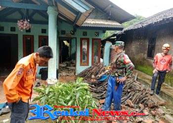 Babinsa Bantargadung Serka Didik Susanto Koramil 2203/Warungkiara Monitoring Hari Terakhir Masa Tanggap Darurat Pergerakan Tanah di Cijambe