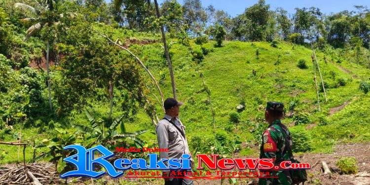 Babinsa Bantargadung Serka Didik Susanto Koramil 2203/Warungkiara Dampingi Survei Pergeseran Tanah dan Penyaluran Bantuan Kontrakan untuk Warga Cijambe