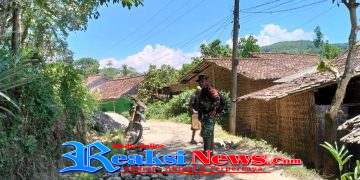 Sertu Iyan Babinsa Bojonggaling Koramil 2203/Warungkiara Cek Persiapan Karya Bakti TNI