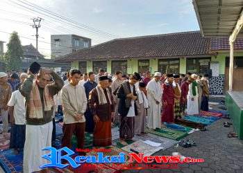 Puluhan Warga Lembursitu Ikuti Sholat Idul Fitri 1447 H, di SDN Lembursitu Kota Sukabumi