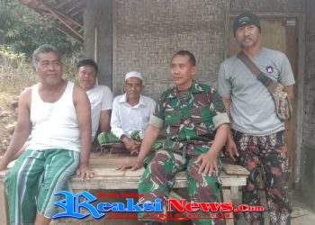 Babinsa Kertamukti Serka Subagio Koramil 2203/Warungkiara Aktif Komsos dan Monitoring Wilayah