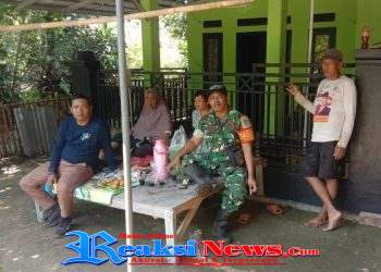 Perkuat Kedekatan dengan Warga, Sertu Suparno Koramil 2203/Warungkiara Gelar Komsos Bersama Tokoh Masyarakat Damarraja