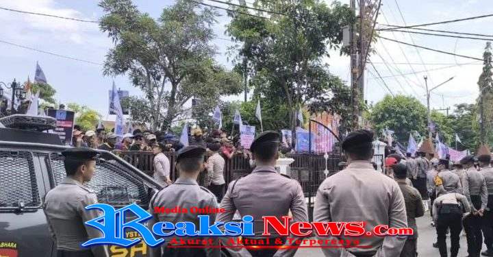 Aksi Damai di Pendopo Indramayu Sempat Memanas, Polisi Sigap Kendalikan Situasi Hingga Kondusif