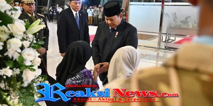 Presiden Prabowo Beri Penghormatan Terakhir untuk Tiga Prajurit TNI yang Gugur di Misi UNIFIL Lebanon