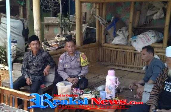 Dekatkan Diri melalui Sambang, Bhabinkamtibmas Berikan Himbauan Kamtibmas