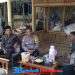 Dekatkan Diri melalui Sambang, Bhabinkamtibmas Berikan Himbauan Kamtibmas