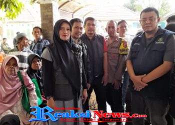 Bhabinkamtibmas Jayamekar Pastikan Penyaluran Bantuan Pangan Tepat Sasaran dan Humanis