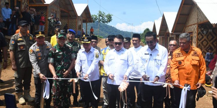 Bupati Sukabumi Dampingi Penasihat Khusus Presiden Resmikan Huntap Adaptif Bencana