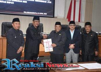 BUPATI DAN WAKIL BUPATI HADIRI RAPAT PARIPURNA DPRD AGENDA PENYAMPAIAN REKOMENDASI ATAS LKPJ 2O25