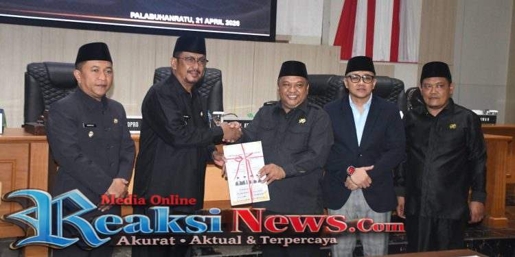 BUPATI DAN WAKIL BUPATI HADIRI RAPAT PARIPURNA DPRD AGENDA PENYAMPAIAN REKOMENDASI ATAS LKPJ 2O25