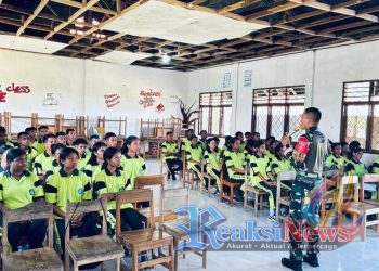 ‎Satgas Pamtas Yonarhanud 2 Kostrad Tanamkan Jiwa Patriotisme, Bekali Siswa SMA Wawasan Kebangsaan dan Bela Negara