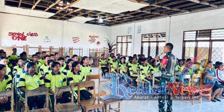 ‎Satgas Pamtas Yonarhanud 2 Kostrad Tanamkan Jiwa Patriotisme, Bekali Siswa SMA Wawasan Kebangsaan dan Bela Negara