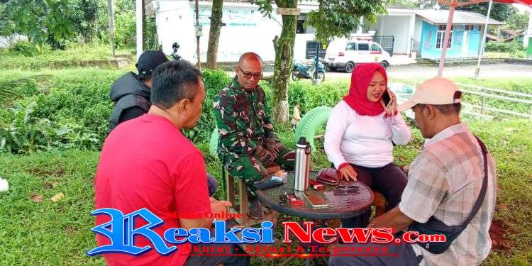Giat Komsos, Sertu Nasruloh Babinsa Ubrug Koramil 2203/Warungkiara Perkuat Sinergi dengan Tokoh Masyarakat