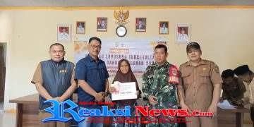 Babinsa Sukaharja Serka Enceng Koramil 2203/Warungkiara Monitoring Penyaluran BLT DD, Berjalan Aman dan Lancar