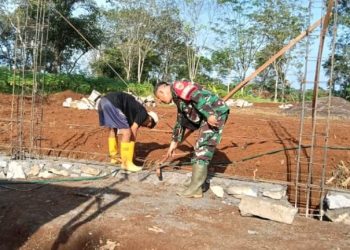 Peltu Dian Batituud Koramil 2203/Warungkiara Laksanakan Monitoring Pembangunan Koperasi Desa Merah Putih di Desa Warungkiara