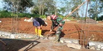 Peltu Dian Batituud Koramil 2203/Warungkiara Laksanakan Monitoring Pembangunan Koperasi Desa Merah Putih di Desa Warungkiara