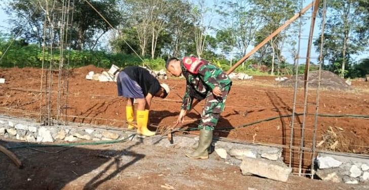 Peltu Dian Batituud Koramil 2203/Warungkiara Laksanakan Monitoring Pembangunan Koperasi Desa Merah Putih di Desa Warungkiara