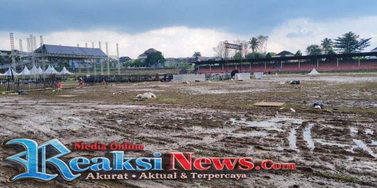 STADION SURYAKENCANA RUSAK USAI FESTIVAL MUSIK, DISPORAPAR AKUI DAMPAK CUACA DAN BEBAN KEGIATAN