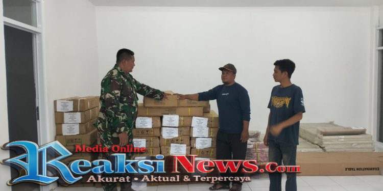 Babinsa Tarisi Serka Dodi Koramil 2203/Warungkiara Monitoring Penerimaan Alkap Pengadaan KDM dari PT Agrinas