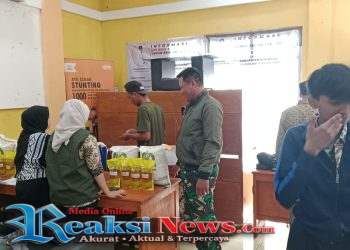 Peltu Andi, Danpos Bantargadung Koramil 2203/Warungkiara Monitoring Pembagian Bansos, 740 KPM Terima Beras dan Minyak