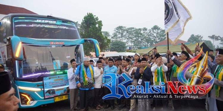 Pelepasan Calon Haji Kloter 13, Bupati Sampain Jaga Kesehatan dan Do’akan Untuk Kebaikan Sukabumi