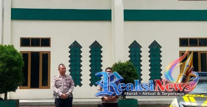Ciptakan Kenyamanan Saat Ibadah, Polsek Baros Lakukan Pengamanan Sholat Jumat