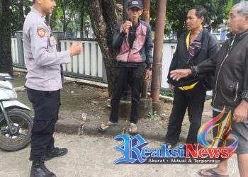 Patroli Siang Hari, Polsek Baros Sampaikan Pesan Kamtibmas