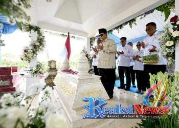 Khidmat dan Penuh Makna, Presiden Prabowo Berziarah ke Makam Marsinah