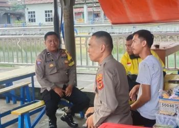 Perkuat Harkamtibmas, Bhabinkamtibmas Polsek Baros Hadir di Tengah Warga