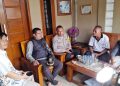 Dekatkan Diri melalui Sambang. Bhabinkamtibmas Polsek Baros Berikan Himbauan Kamtibmas