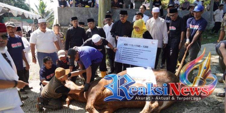 Pemkab Sukabumi Bagikan Daging Sapi Kurban dari Laznas Bakrie Amanah Kepada Masyarakat