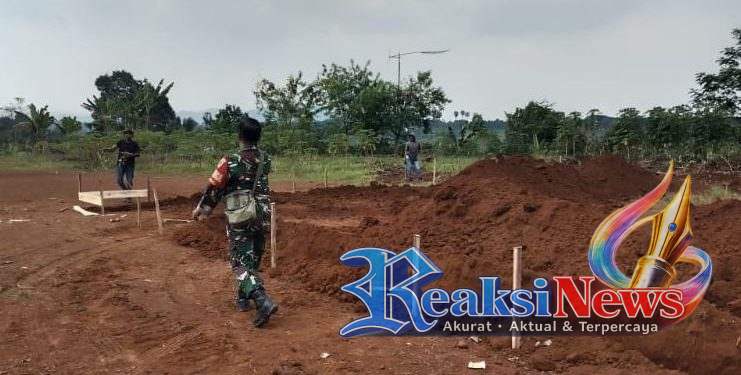 Babinsa Damaraja Sertu Suparno Koramil 2203/Warungkiara Monitoring Penyiapan Lahan KDMP, Dorong Penguatan Ekonomi Desa