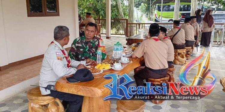 Danramil 2203/Warungkiara Kapten Inf Agus Rahman Laksanakan Komsos Bersama Pramuka Assalam