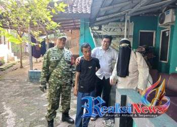 Babinsa Bantargadung Serka Didik Susanto Koramil 2203/Warungkiara Sigap Bantu Evakuasi ODGJ Bersama Dinas Sosial Sukabumi