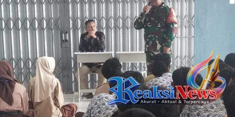 Sertu Iyan Koramil 2203/Warungkiara Tanamkan Semangat Nasionalisme kepada Pelajar SMP Negeri Bantargadung