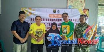 Serka Enceng Setiawan Koramil 2203/Warungkiara Monitoring Penyaluran BLT DD di Desa Sukaharja