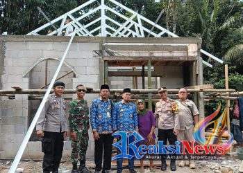 Forkopimcam Jampangkulon Tinjau Pembangunan Bedah Rumah Ibu Nunung, Janda Lansia Warga Bojongsari