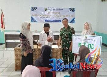 Peltu Dian Koramil 2203/Warungkiara Monitoring Penyaluran BLT DD di Desa Warungkiara, Pastikan Bantuan Tepat Sasaran