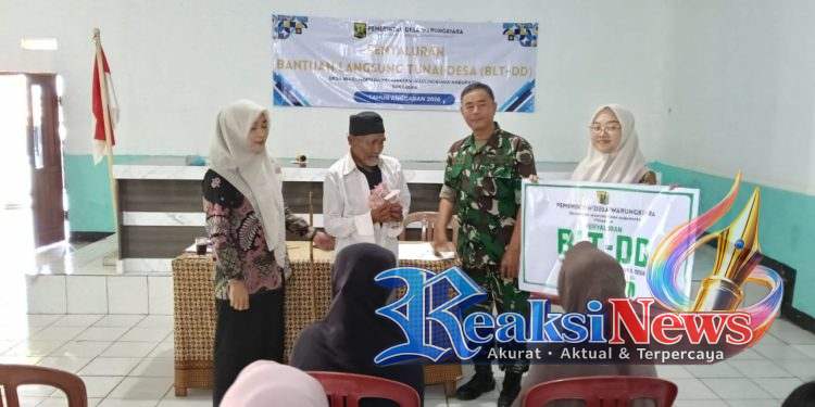 Peltu Dian Koramil 2203/Warungkiara Monitoring Penyaluran BLT DD di Desa Warungkiara, Pastikan Bantuan Tepat Sasaran