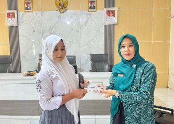 TP PKK Jampangkulon Salurkan Kacamata Gratis ke 21 Pelajar: Tingkatkan Fokus Belajar Anak
