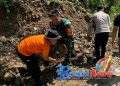 TNI-Polri dan Mantab 03 Bersatu, Peltu Andi Bersihkan Jalan Desa Boyongsari Dibersihkan dalam Aksi Nyata Gotong Royong